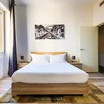 Exclusive 3 Bedrooms Near Duomo 米兰