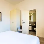 Exclusive 3 Bedrooms Near Duomo 公寓