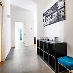 Exclusive 3 Bedrooms Near Duomo * 米兰
