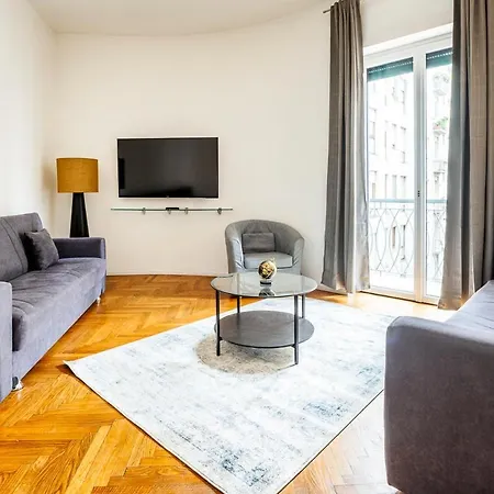 Exclusive 3 Bedrooms Near Duomo * 米兰