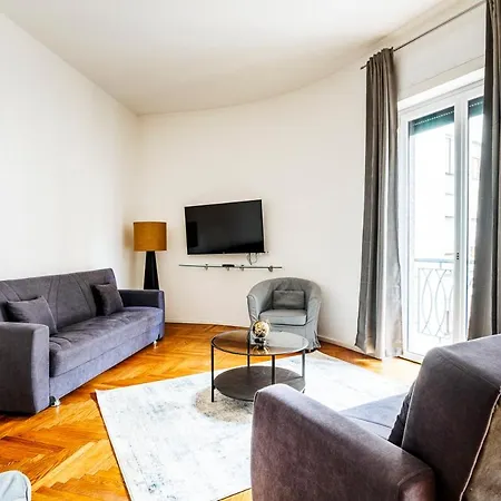 Exclusive 3 Bedrooms Near Duomo * 米兰
