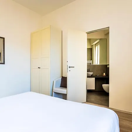 Exclusive 3 Bedrooms Near Duomo Apartament