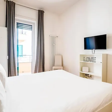 Exclusive 3 Bedrooms Near Duomo Apartament *