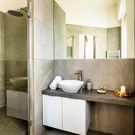 Exclusive 3 Bedrooms Near Duomo Apartament Mediolan