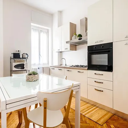 Exclusive 3 Bedrooms Near Duomo Mediolan